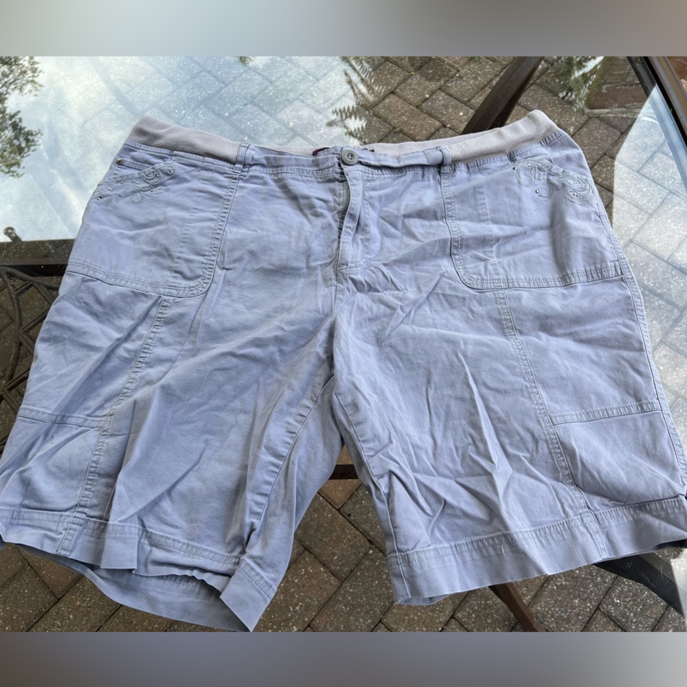 Gloria Vanderbilt gray shorts with embellishments